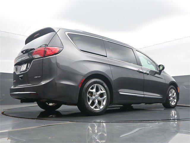 Photo of 2019 Granite Crystal Metallic Clearcoat Chrysler Pacifica