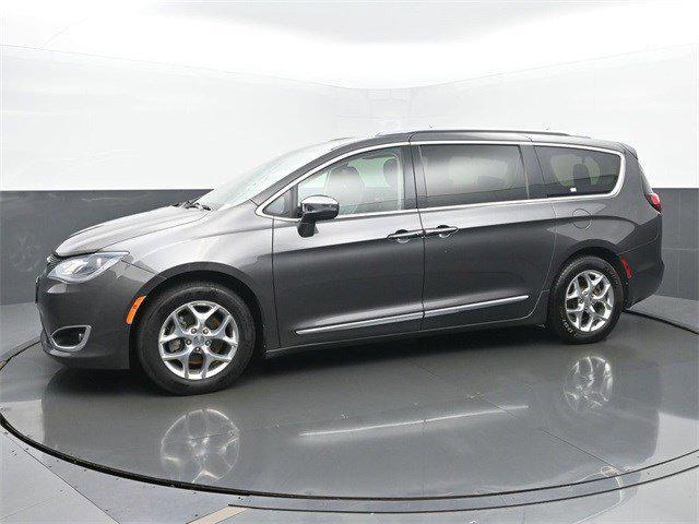 Photo of 2019 Granite Crystal Metallic Clearcoat Chrysler Pacifica