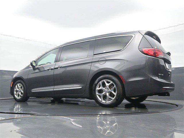 Photo of 2019 Granite Crystal Metallic Clearcoat Chrysler Pacifica
