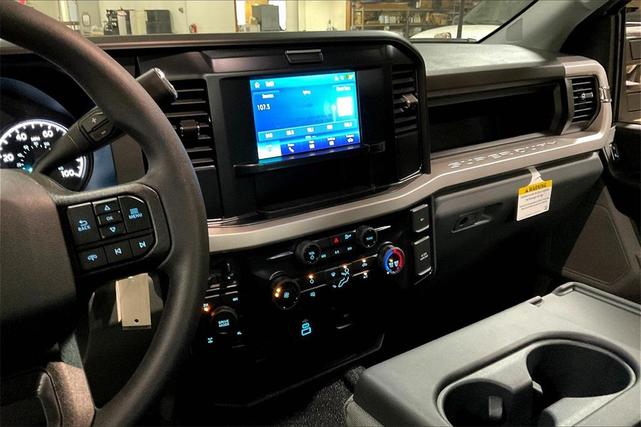 Photo of 2025 Oxford White Ford F-250
