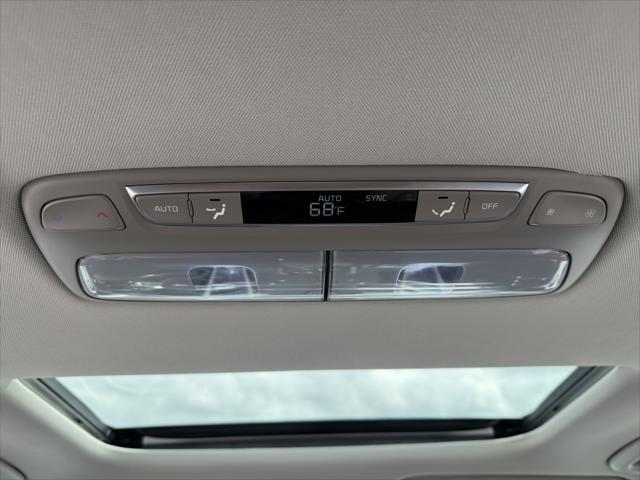 Photo of 2022 Gray Kia Telluride