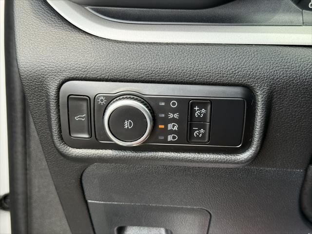 Photo of 2023 White Ford Explorer