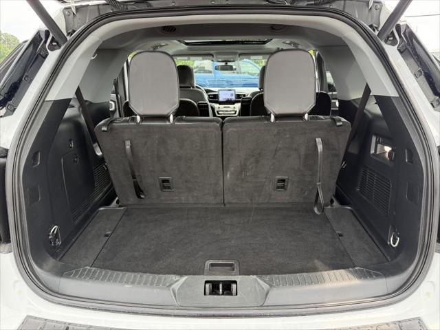 Photo of 2023 White Ford Explorer