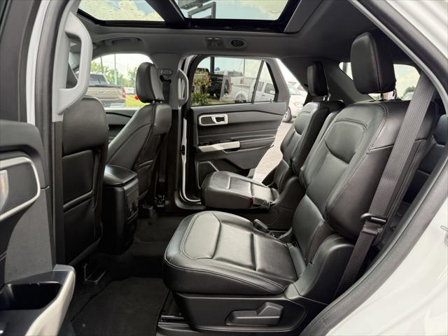 Photo of 2023 White Ford Explorer