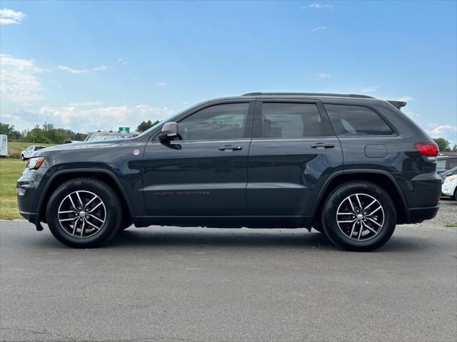 Photo of 2018 Gray Jeep Grand Cherokee