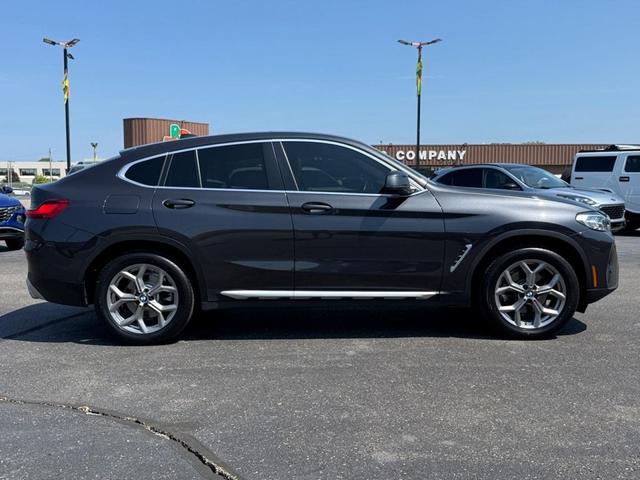 Photo of 2022 Black BMW X4
