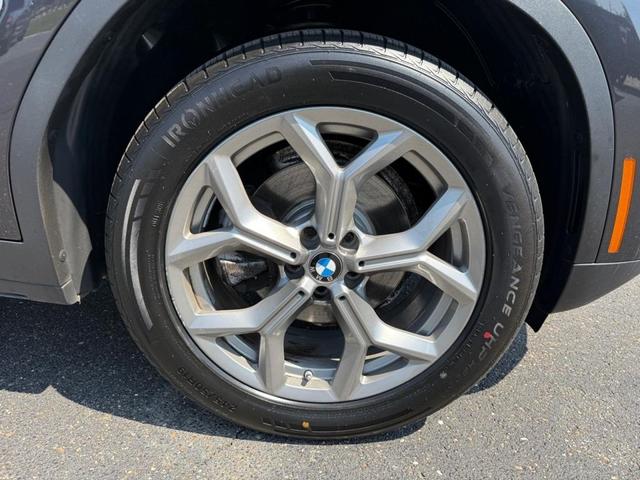 Photo of 2022 Black BMW X4