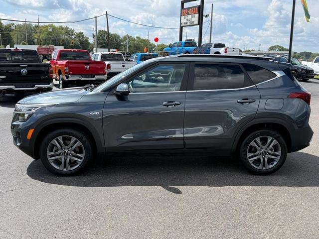 Photo of 2023 Gray Kia Seltos