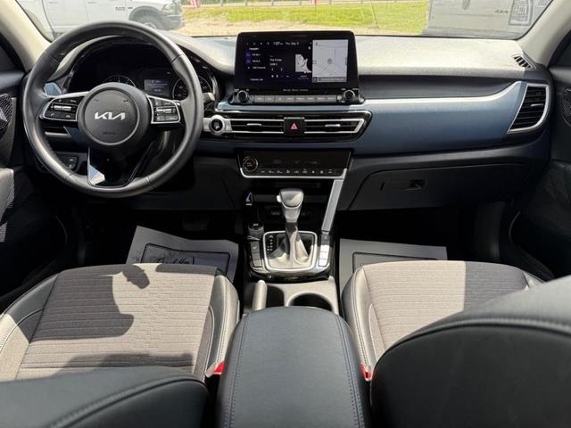 Photo of 2023 Gray Kia Seltos