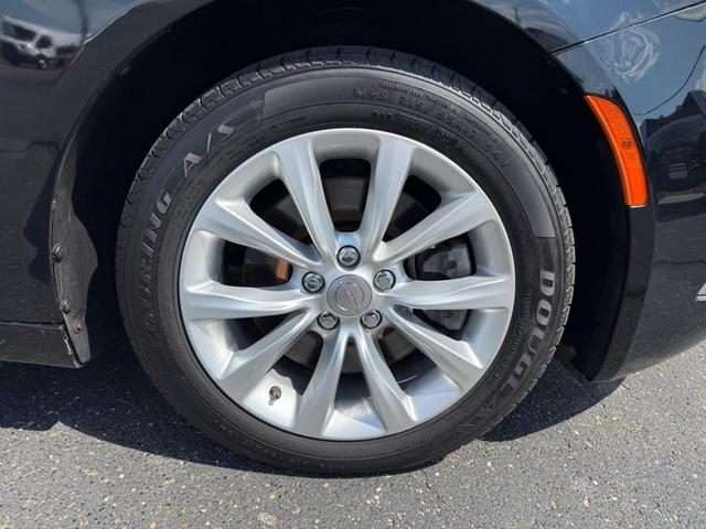 Photo of 2015 Black Chrysler 200