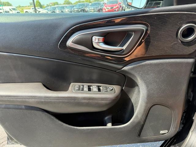 Photo of 2015 Black Chrysler 200