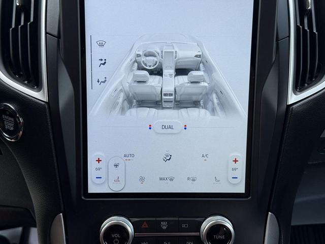 Photo of 2022 Black Ford Edge