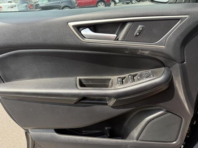 Photo of 2022 Black Ford Edge