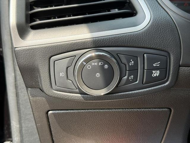 Photo of 2022 Black Ford Edge