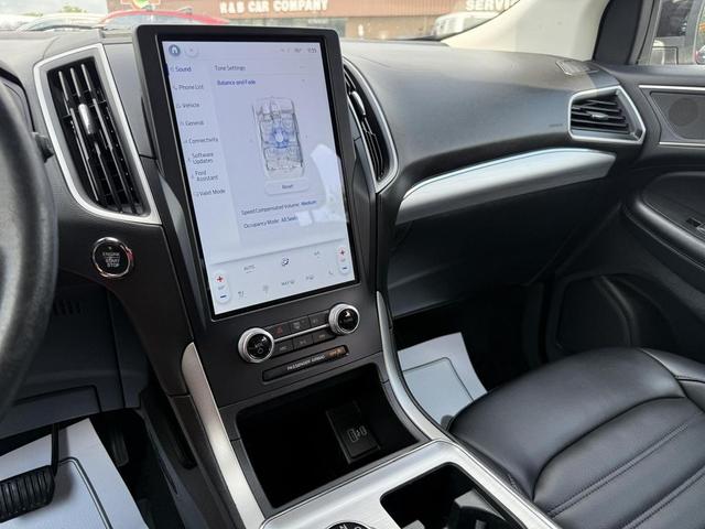Photo of 2022 Black Ford Edge