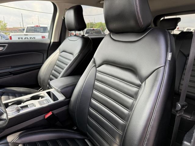 Photo of 2022 Black Ford Edge