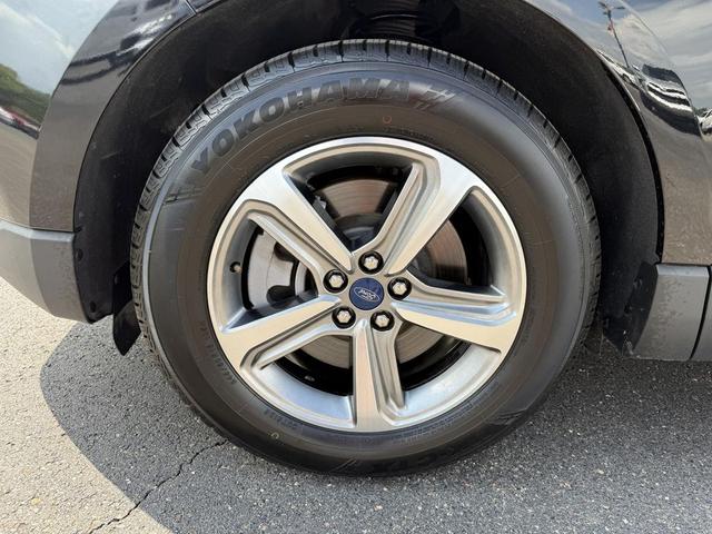 Photo of 2022 Black Ford Edge