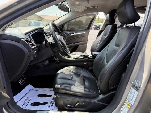Photo of 2015 Silver Ford Fusion