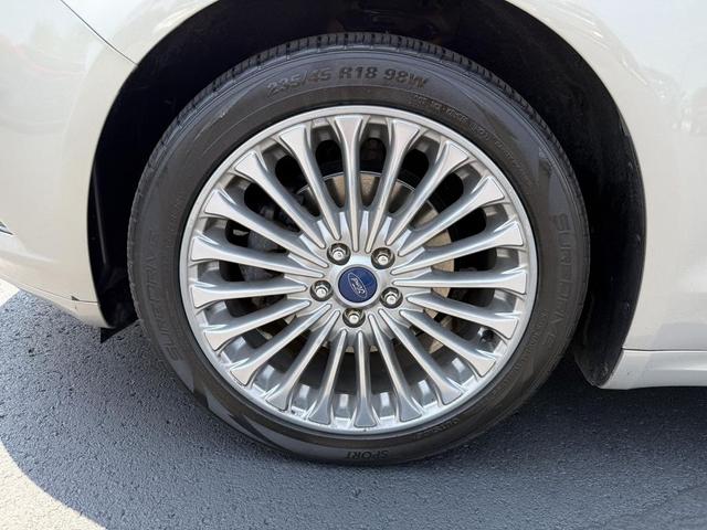 Photo of 2015 Silver Ford Fusion