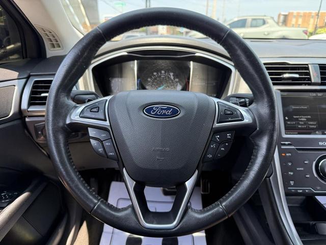 Photo of 2015 Silver Ford Fusion
