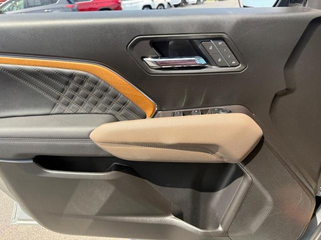 Photo of 2025 Gray GMC Canyon