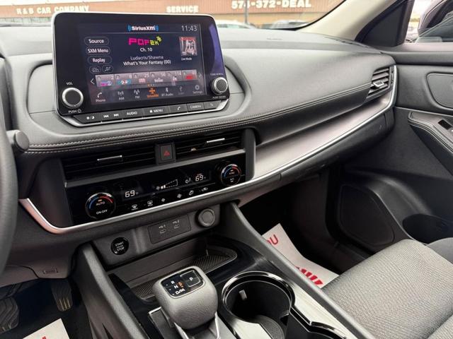 Photo of 2024 Black Nissan Rogue