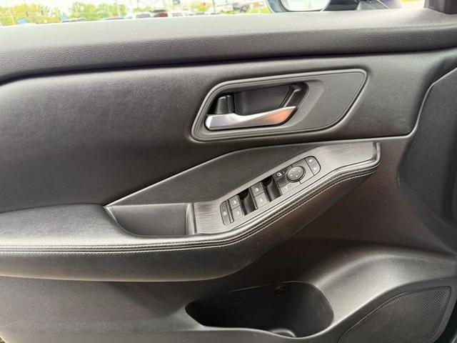 Photo of 2024 Black Nissan Rogue