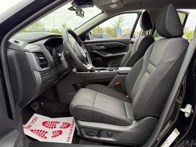 Photo of 2024 Black Nissan Rogue
