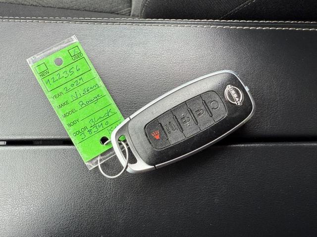 Photo of 2024 Black Nissan Rogue