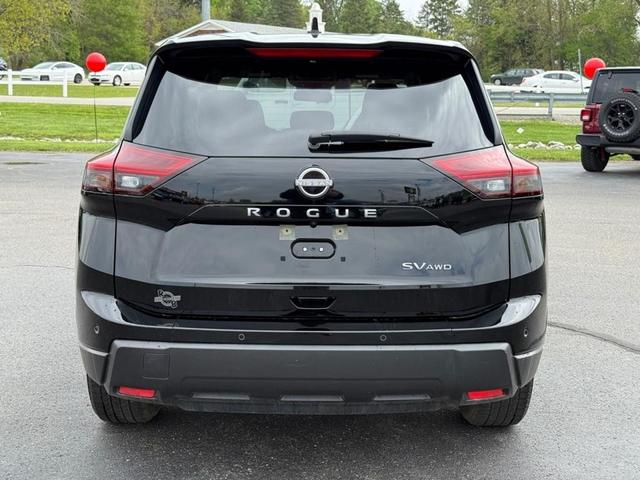 Photo of 2024 Black Nissan Rogue