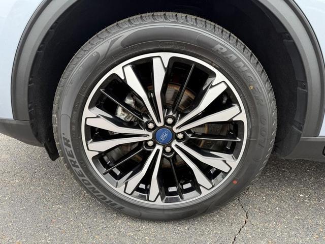 Photo of 2022 Blue Ford Escape