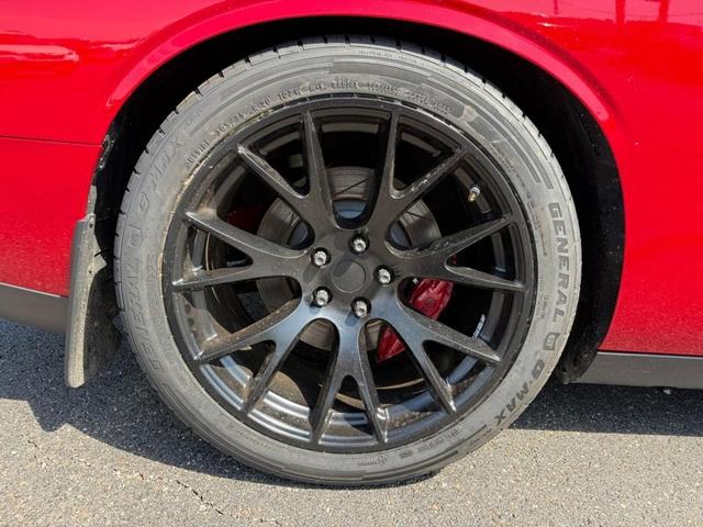 Photo of 2016 Red Dodge Challenger