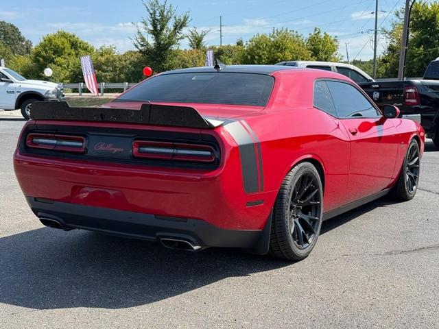 Photo of 2016 Red Dodge Challenger