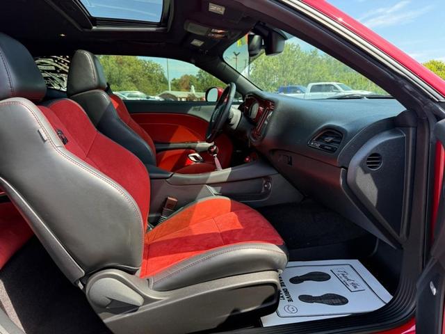 Photo of 2016 Red Dodge Challenger
