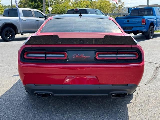 Photo of 2016 Red Dodge Challenger