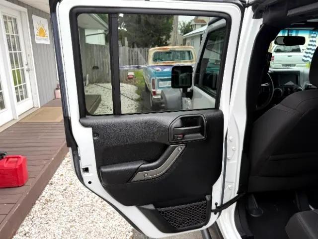 Photo of 2016 Bright White Clearcoat Jeep Wrangler Unlimited