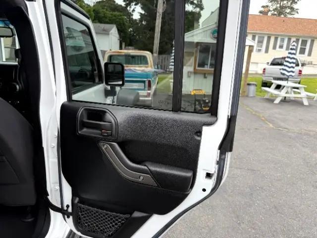 Photo of 2016 Bright White Clearcoat Jeep Wrangler Unlimited