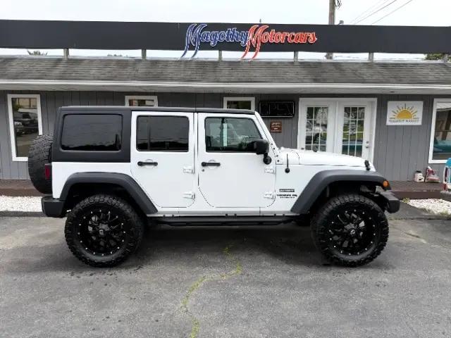 Photo of 2016 Bright White Clearcoat Jeep Wrangler Unlimited