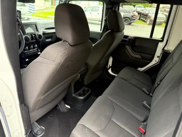 Photo of 2016 Bright White Clearcoat Jeep Wrangler Unlimited