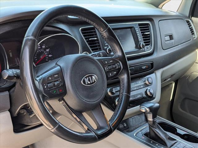 Photo of 2018 Silky Silver Kia Sedona