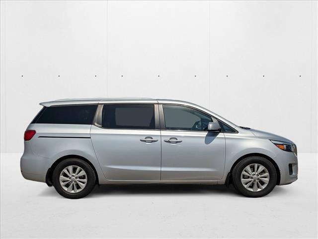 Photo of 2018 Silky Silver Kia Sedona