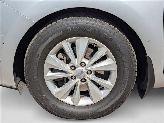 Photo of 2018 Silky Silver Kia Sedona