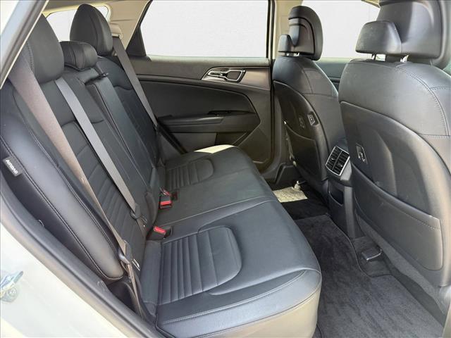 Photo of 2025 Snow White Pearl Kia Sportage Hybrid