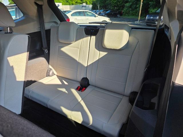 Photo of 2019 Deep Black Pearl Effect Volkswagen Tiguan