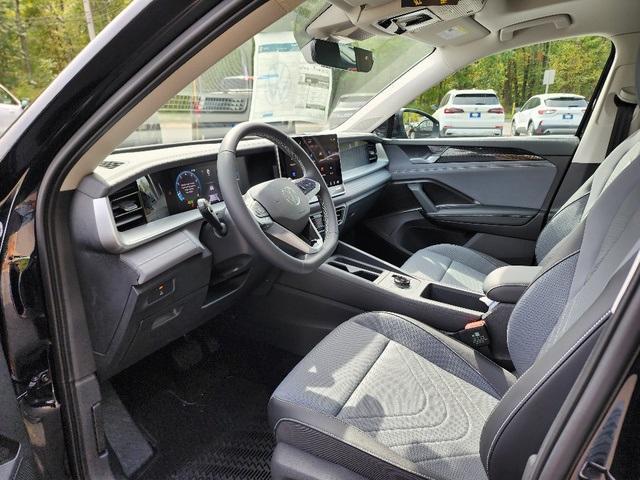 Photo of 2025 Deep Black Pearl Effect Volkswagen Tiguan