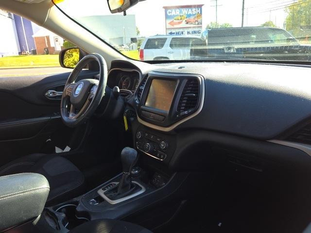 Photo of 2015 True Blue Pearlcoat Jeep Cherokee