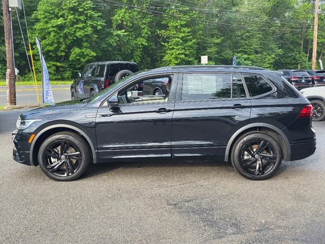 Photo of 2024 Deep Black Pearl Effect Volkswagen Tiguan