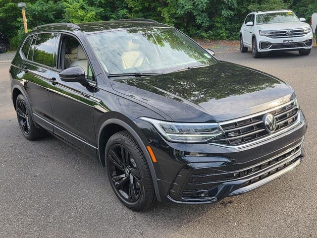 Photo of 2024 Deep Black Pearl Effect Volkswagen Tiguan