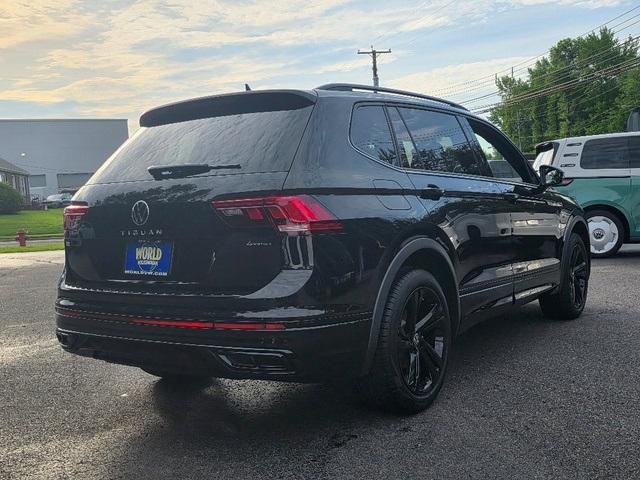 Photo of 2024 Deep Black Pearl Effect Volkswagen Tiguan