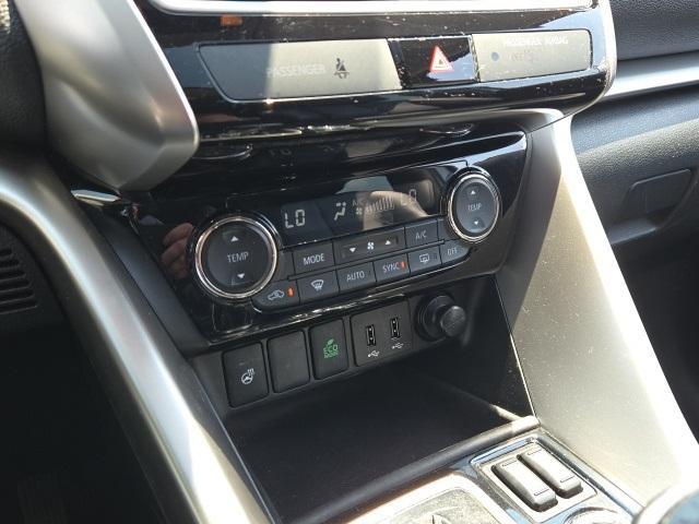 Photo of 2019 Pearl White Mitsubishi Eclipse Cross